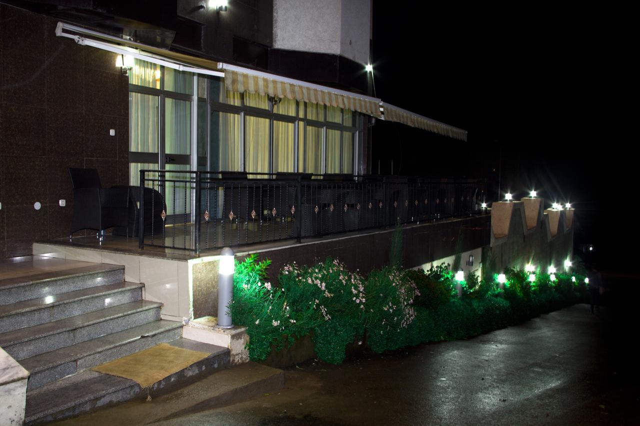 Manrashiwa Hotel Адис Абеба Екстериор снимка