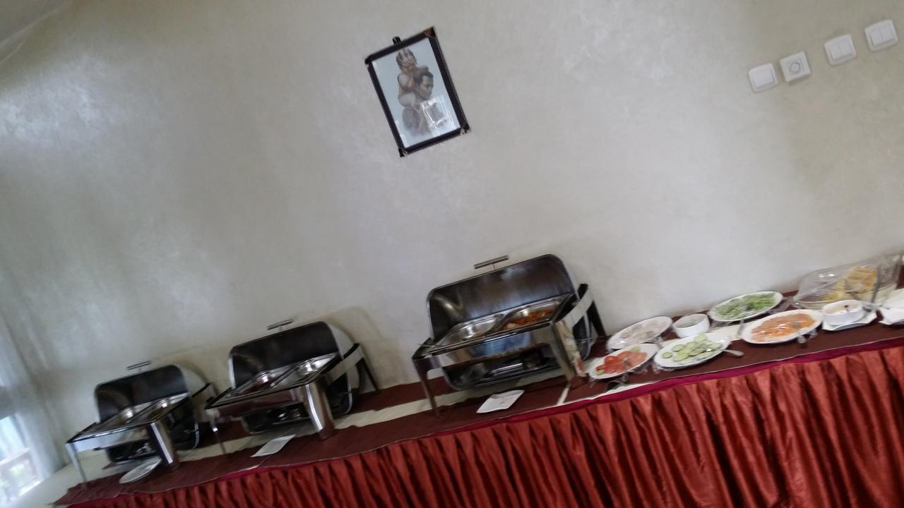 Manrashiwa Hotel Адис Абеба Екстериор снимка
